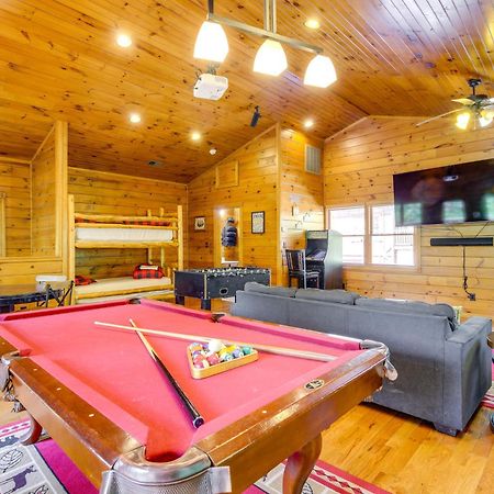 Cabin With Pool Access About 3 Mi To Downtown Gatlinburg Eksteriør billede