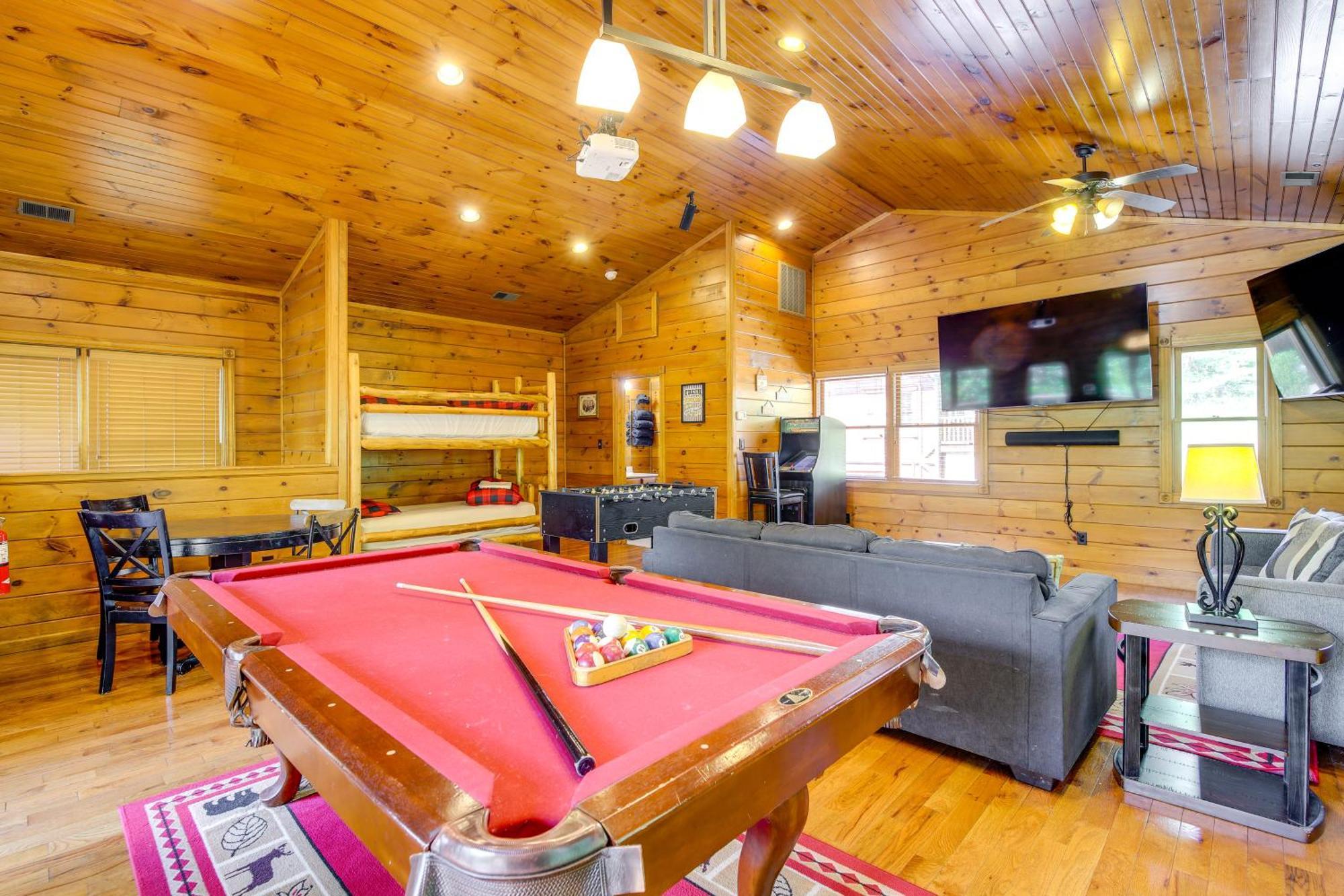 Cabin With Pool Access About 3 Mi To Downtown Gatlinburg Eksteriør billede