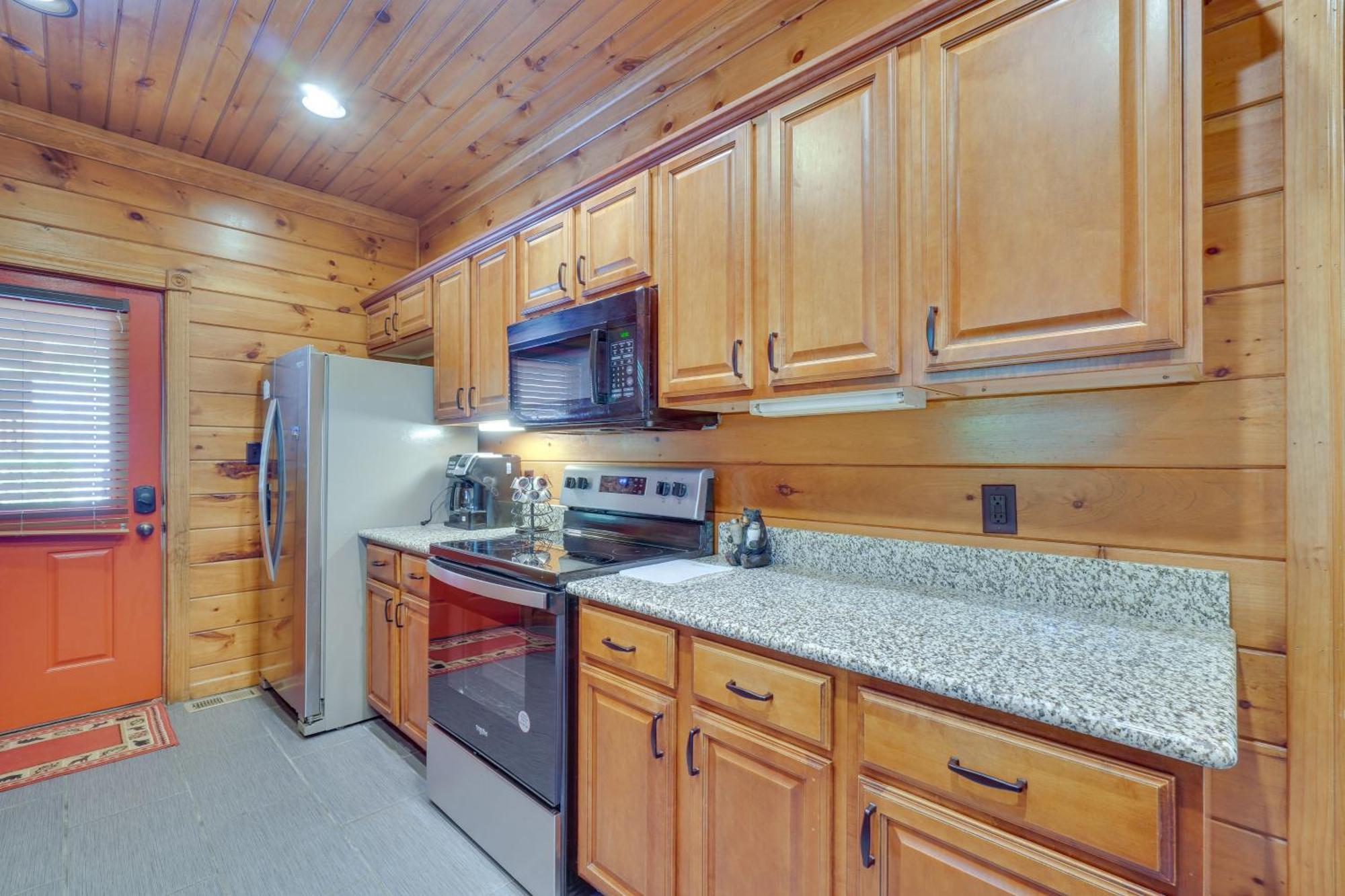 Cabin With Pool Access About 3 Mi To Downtown Gatlinburg Eksteriør billede