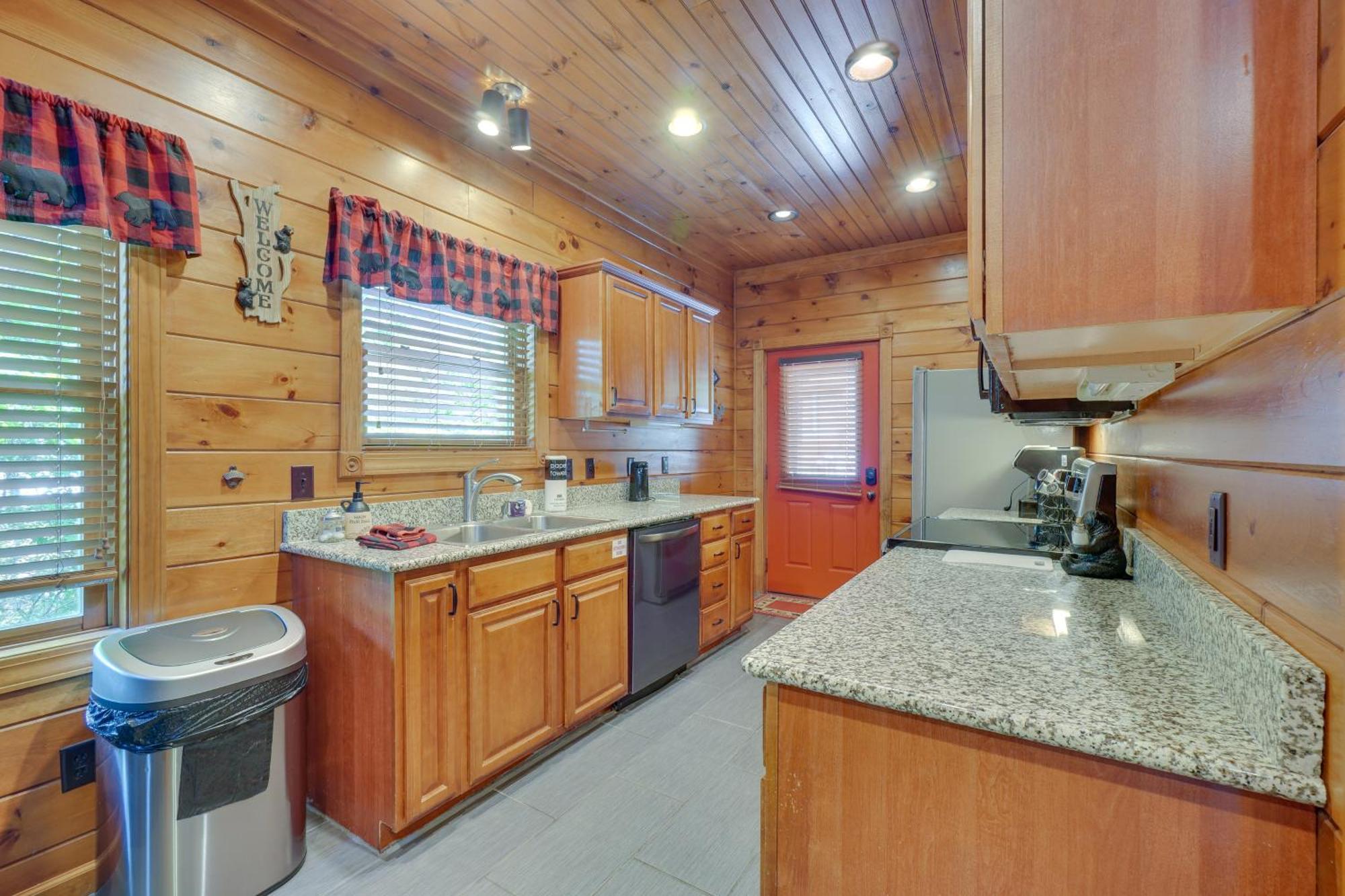 Cabin With Pool Access About 3 Mi To Downtown Gatlinburg Eksteriør billede